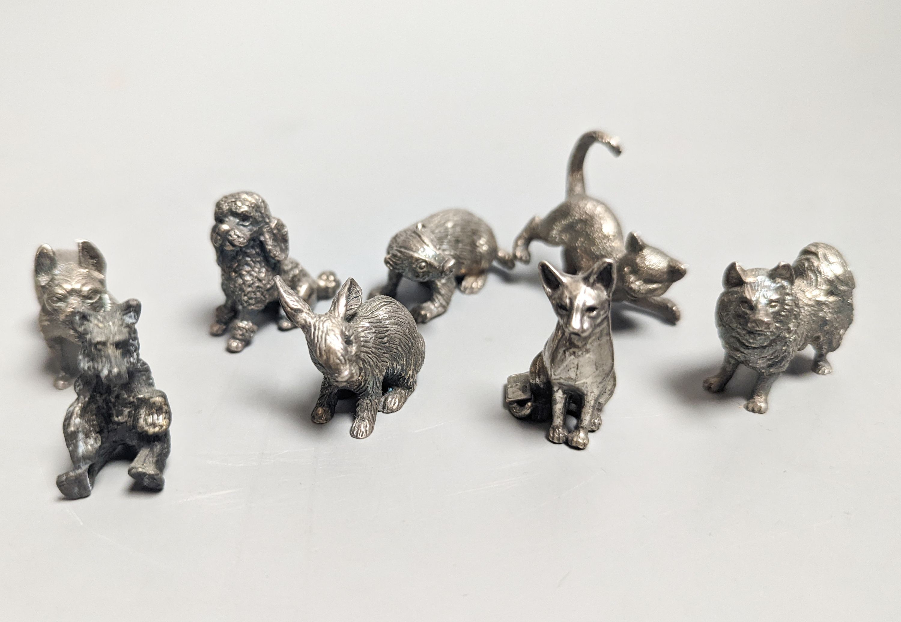 Four modern miniature freestanding model animals, including, badger, two dogs and a cat, JJSM, London, 1989 &1991, cat length 37mm, two Italian 925 models and two base metal models.